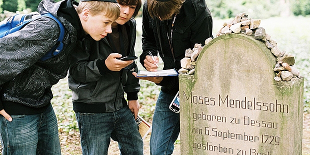 Foto: Jugendliche beim Stadtrundgang