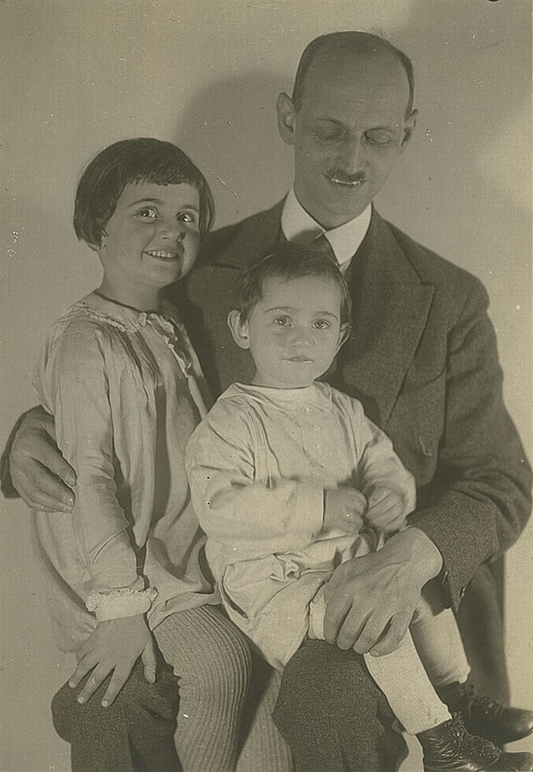 Otto Frank mit Margot und Anne, 1931 © Fotosammlung des Anne Frank Hauses Amsterdam